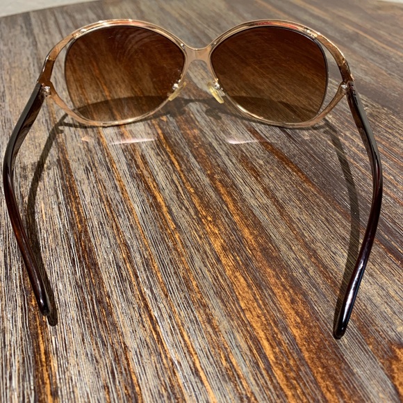 Gold large framed sunglasses 🕶 - Picture 3 of 4